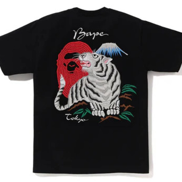 베이프 타이거 수베니어 기념 반팔 티셔츠 2컬러 1K72110138