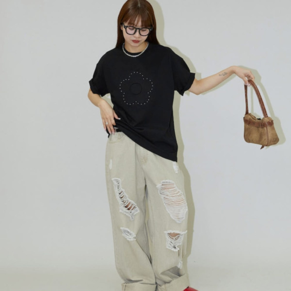 퍼블럭스 MARY QUANT 스터드 첨부 엠보 아트 티셔츠 3컬러 3223375300009