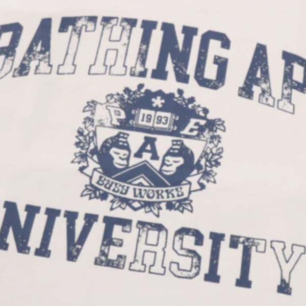 베이프 스프레이 프린트 칼리지 로고 릴렉스핏 티셔츠 3컬러 1L80110332