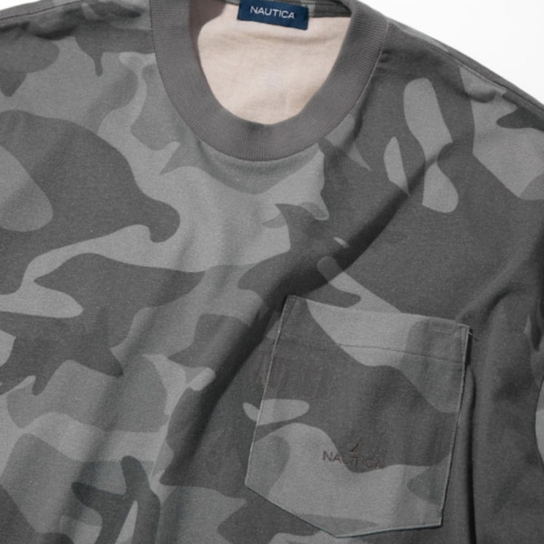 프릭스스토어 노티카 빅 실루엣 히든 로고 카모플라 무늬 크루넥 포켓 티셔츠 2컬러 1026207500200