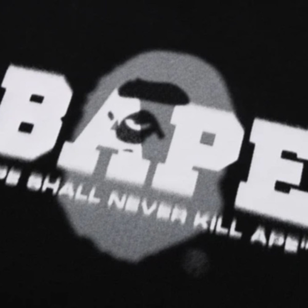 베이프 그래피티 로고 릴렉스 핏 티셔츠 3컬러 1L30110308