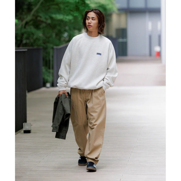 프릭스스토어 빅실루엣 원포인트 로고 라글란 슬리브 스핀들 스웨트 5컬러 1223248901264