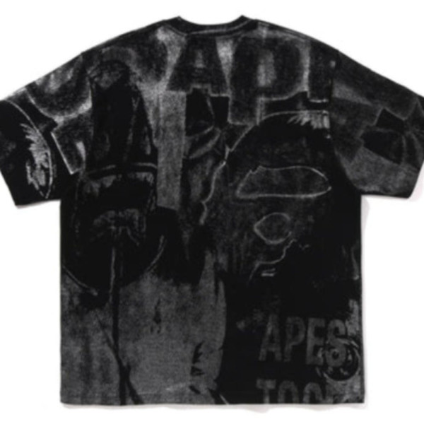 베이프 메탈릭 코팅 오버롤 프린트 릴렉스핏 티셔츠 블랙 1L80109310