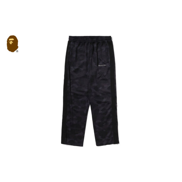 베이프 컬러 카모 메탈 로고 릴렉스 핏 트랙 스웨트 팬츠 3컬러 1L80152315